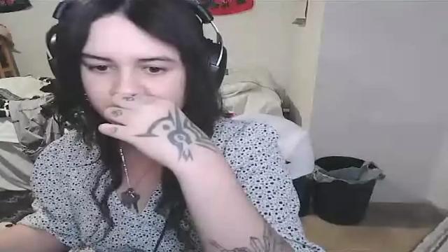 Image 3 of prettyandpeachy Stream on Chaturbate on 6 months ago