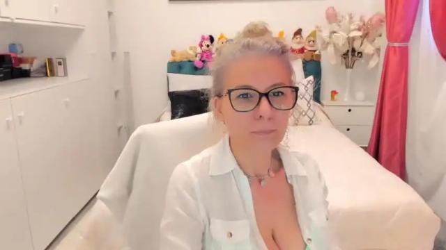Image 2 of prettyblackeyes Stream on Chaturbate on 13 months ago