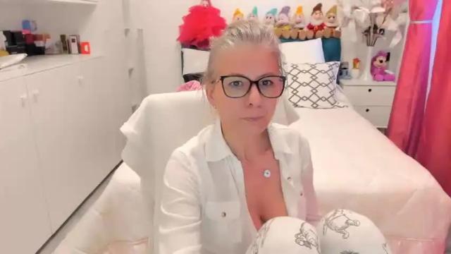 Thumbnail 1, prettyblackeyes's Stream at Chaturbate, 12 months ago