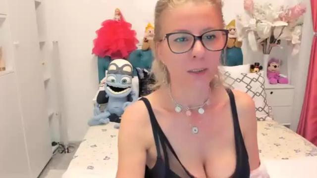 Thumbnail 3, prettyblackeyes's Stream at Chaturbate, 12 months ago