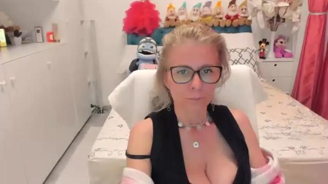 Thumbnail 2, prettyblackeyes's Stream at Chaturbate, 12 months ago