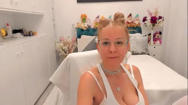 Image 4 of prettyblackeyes Stream on Chaturbate on 2 months ago