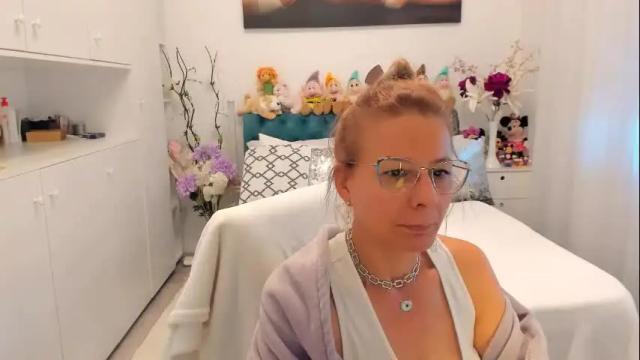 Image 10 of prettyblackeyes Stream on Chaturbate on 2 months ago