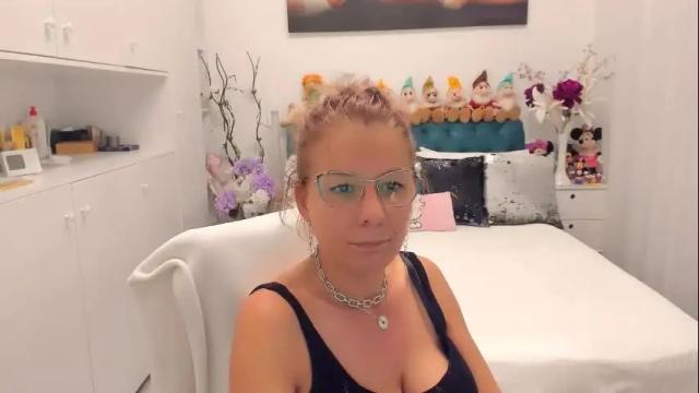 Image 10 of prettyblackeyes Stream on Chaturbate on 2 months ago