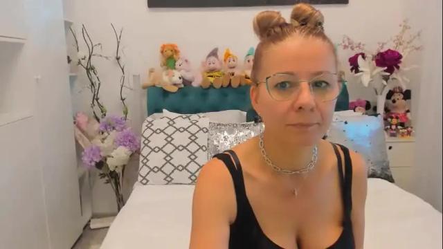 Image 4 of prettyblackeyes Stream on Chaturbate on 2 months ago