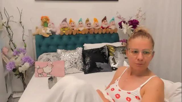 Image 2 of prettyblackeyes Stream on Chaturbate on 1 month ago