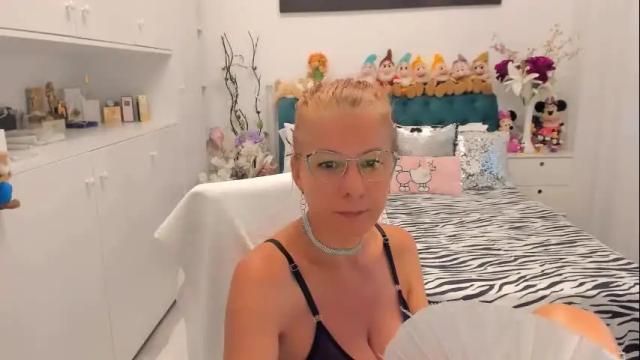 Image 4 of prettyblackeyes Stream on Chaturbate on 3 days ago