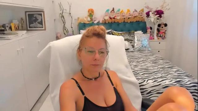 Image 11 of prettyblackeyes Stream on Chaturbate on 3 months ago