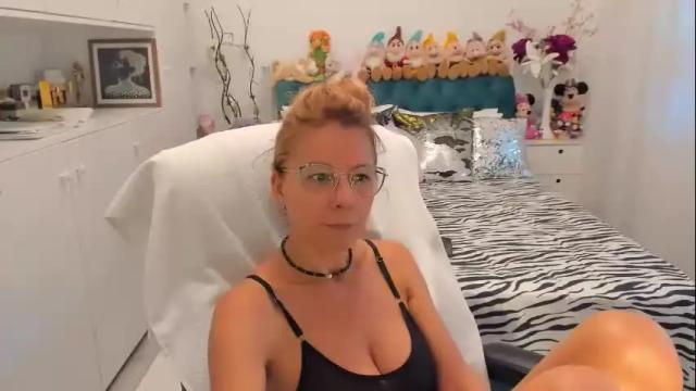 Image 4 of prettyblackeyes Stream on Chaturbate on 3 months ago