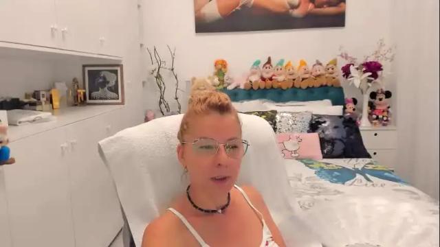 Image 3 of prettyblackeyes Stream on Chaturbate on 3 months ago