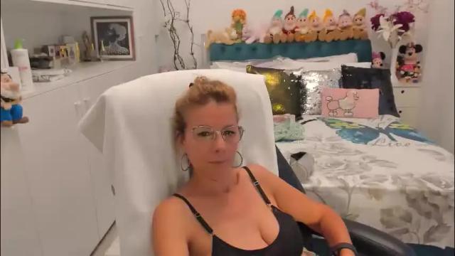 Image 11 of prettyblackeyes Stream on Chaturbate on 2 months ago