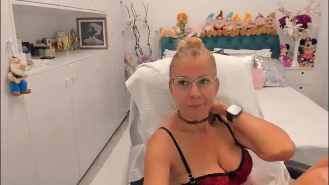 Image 2 of prettyblackeyes Stream on Chaturbate on 2 months ago