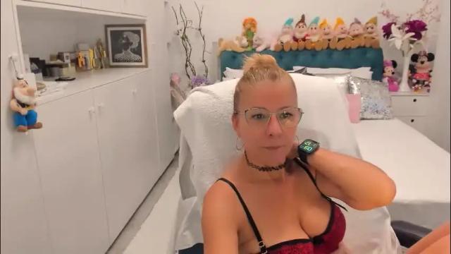 Image 4 of prettyblackeyes Stream on Chaturbate on 2 months ago