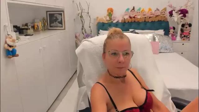 Image 6 of prettyblackeyes Stream on Chaturbate on 2 months ago