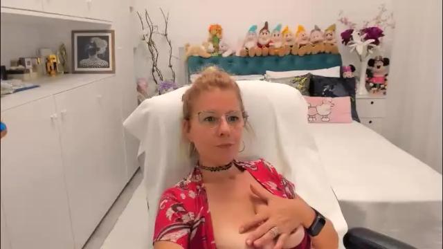 Image 3 of prettyblackeyes Stream on Chaturbate on 2 months ago