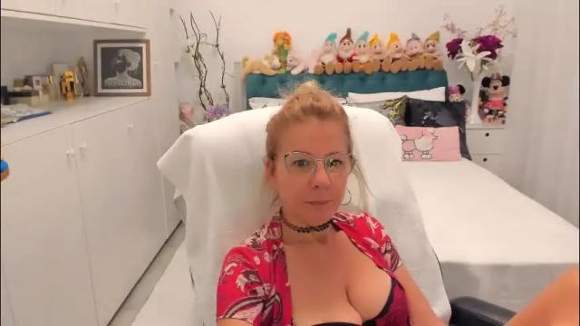 Image 4 of prettyblackeyes Stream on Chaturbate on 2 months ago