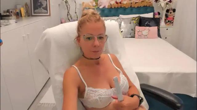 Image 4 of prettyblackeyes Stream on Chaturbate on 2 months ago