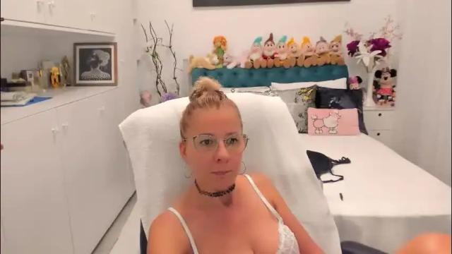 Image 10 of prettyblackeyes Stream on Chaturbate on 2 months ago