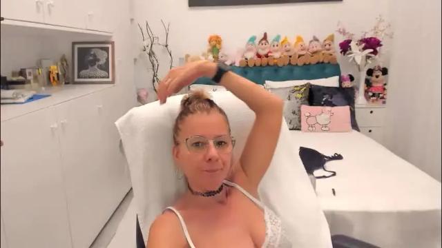 Image 11 of prettyblackeyes Stream on Chaturbate on 2 months ago
