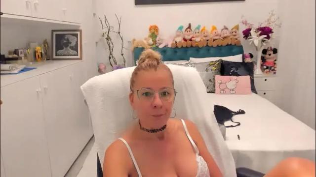 Image 6 of prettyblackeyes Stream on Chaturbate on 2 months ago