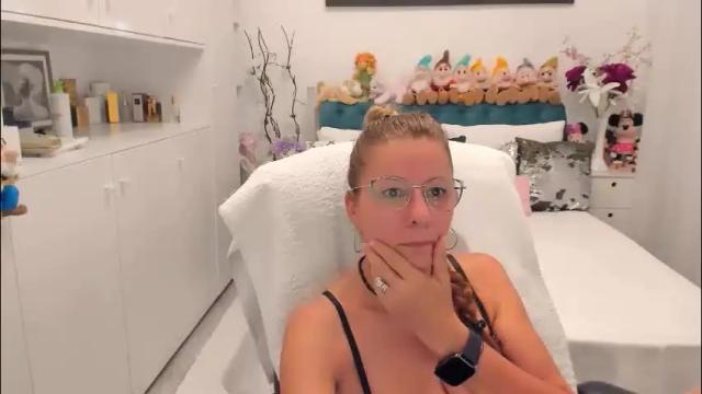 Image 4 of prettyblackeyes Stream on Chaturbate on 1 month ago