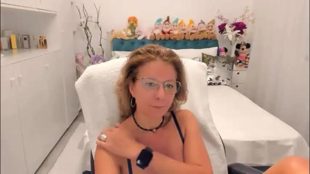 Image 3 of prettyblackeyes Stream on Chaturbate on 1 month ago