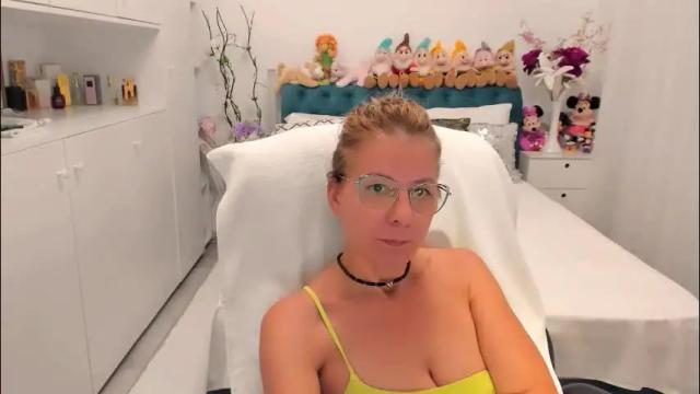 Image 2 of prettyblackeyes Stream on Chaturbate on 1 month ago