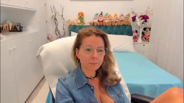 Image 12 of prettyblackeyes Stream on Chaturbate on 29 days ago