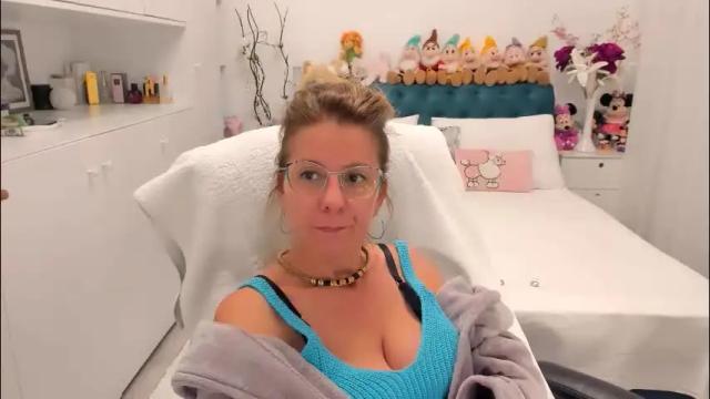 Image 10 of prettyblackeyes Stream on Chaturbate on 25 days ago