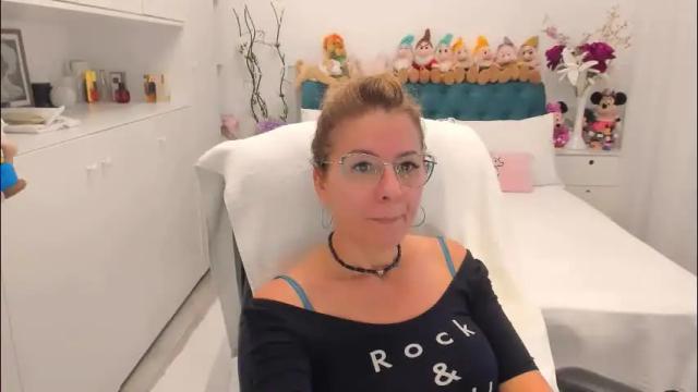 Image 2 of prettyblackeyes Stream on Chaturbate on 23 days ago