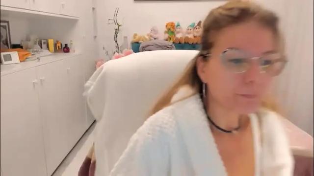 Image 3 of prettyblackeyes Stream on Chaturbate on 1 day ago
