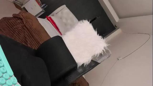 Image 8 of prettyjuliax Stream on Chaturbate on 3 months ago