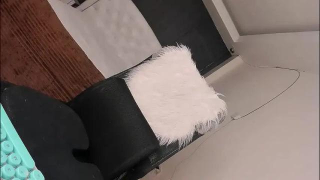Image 7 of prettyjuliax Stream on Chaturbate on 2 months ago
