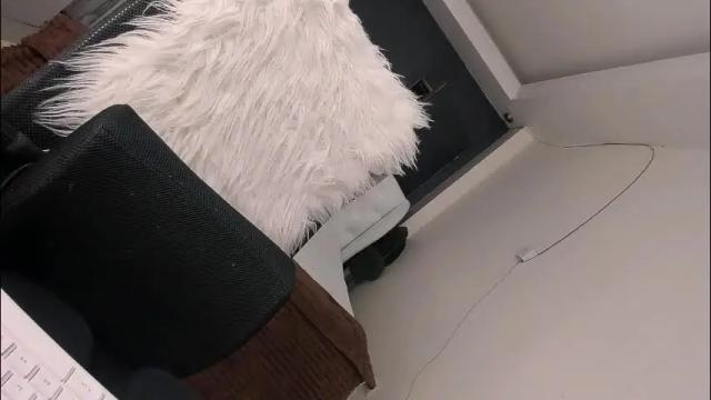Image 12 of prettyjuliax Stream on Chaturbate on 1 month ago