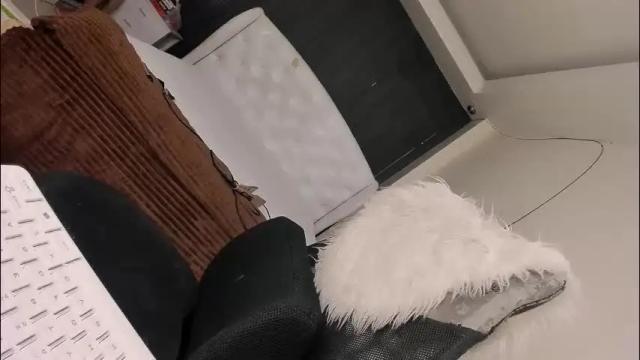 Image 11 of prettyjuliax Stream on Chaturbate on 1 month ago