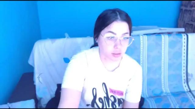 Image 8 of prettyjulliette Stream on Chaturbate on 13 months ago