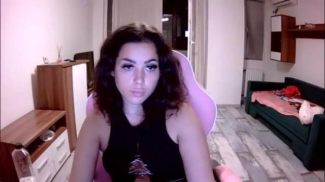 Image 2 of prettyjulliette Stream on Chaturbate on 1 month ago