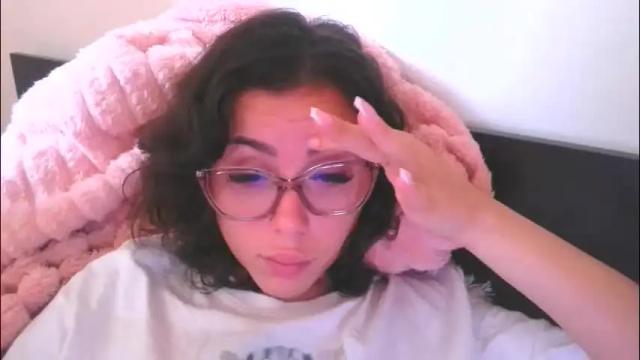 Image 4 of prettyjulliette Stream on Chaturbate on 11 days ago