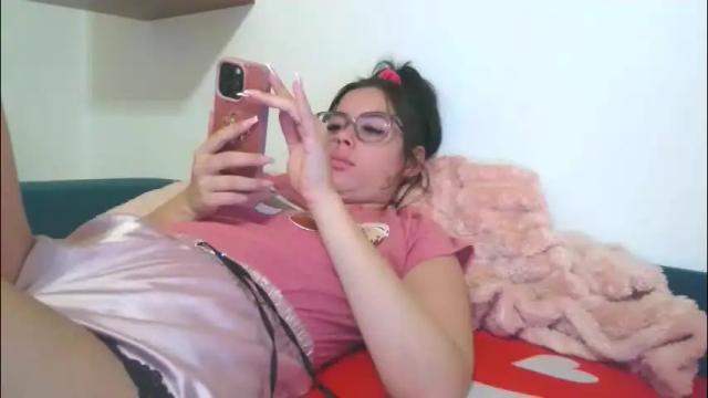 Image 7 of prettyjulliette Stream on Chaturbate on 7 days ago