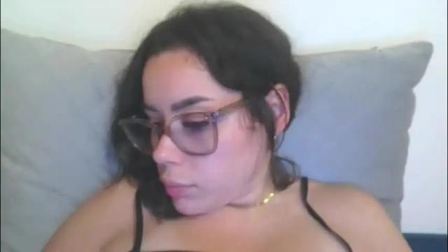 Image 4 of prettyjulliette Stream on Chaturbate on 28 days ago