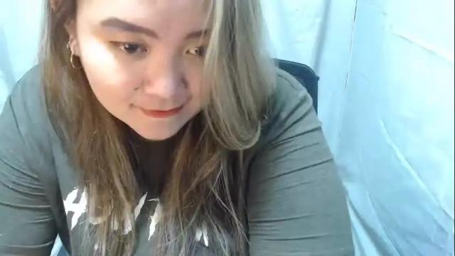 Image 12 of prettykissrose Stream on Chaturbate on 18 months ago