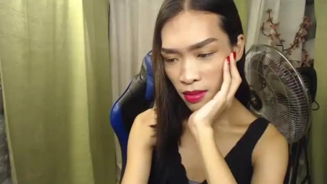 Image 2 of prettypetit143 Stream on Chaturbate on 15 months ago