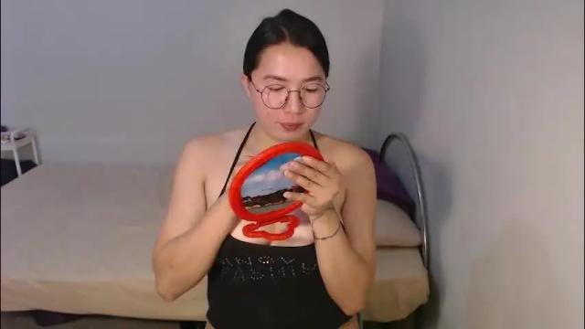 Image 3 of prettypetiteashley Stream on Chaturbate on 1 month ago