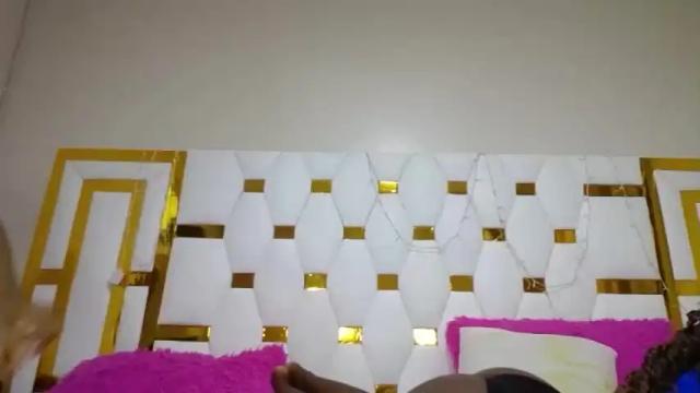 Image 12 of prettypink001 Stream on Chaturbate on 14 months ago