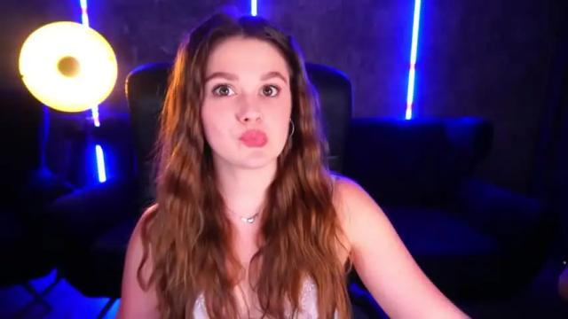 Image 7 of prettyuagirls Stream on Chaturbate on 19 months ago