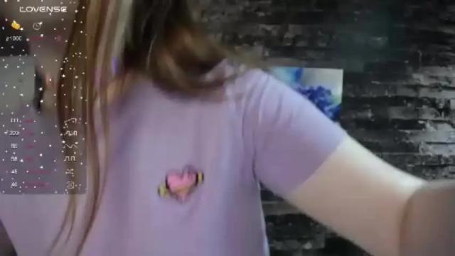 Image 12 of prettyvalerii_ Stream on Chaturbate on 12 months ago
