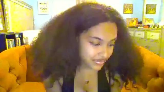 Image 3 of princesapromise Stream on Chaturbate on 12 months ago