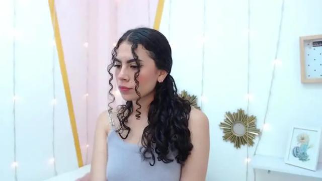Image 3 of princess_mariian Stream on Chaturbate on 19 months ago