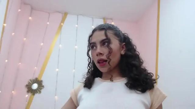 Image 3 of princess_mariian Stream on Chaturbate on 17 months ago
