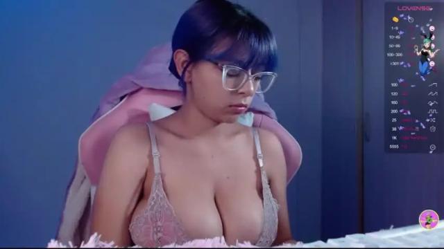 Image 12 of princess_nahia23 Stream on Chaturbate on 15 months ago